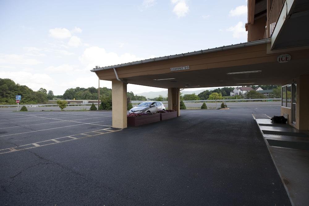 Econo Lodge Wytheville I-77 & I-81 Екстериор снимка