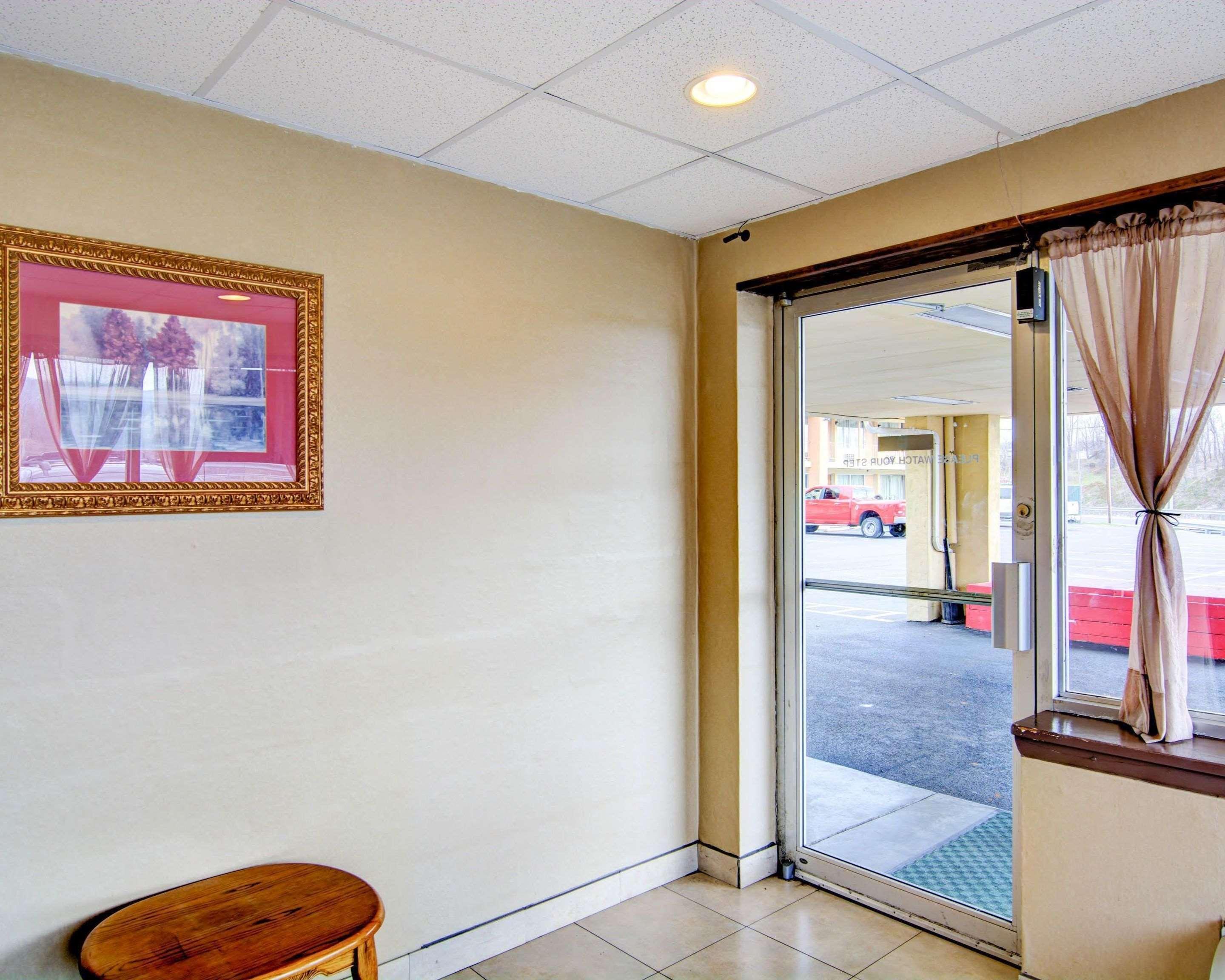 Econo Lodge Wytheville I-77 & I-81 Екстериор снимка