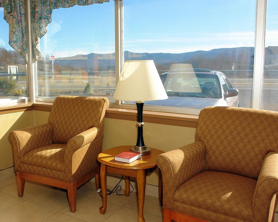 Econo Lodge Wytheville I-77 & I-81 Екстериор снимка