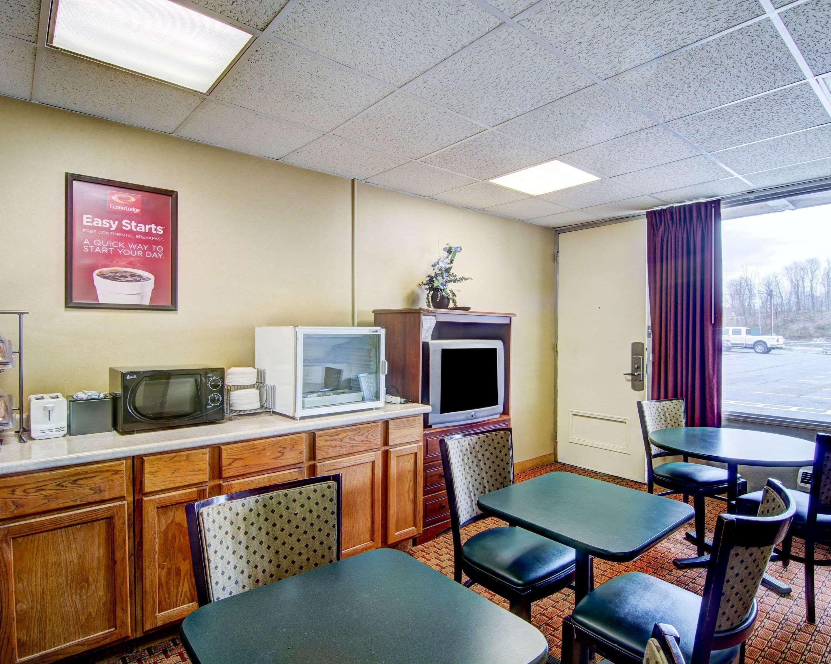 Econo Lodge Wytheville I-77 & I-81 Екстериор снимка
