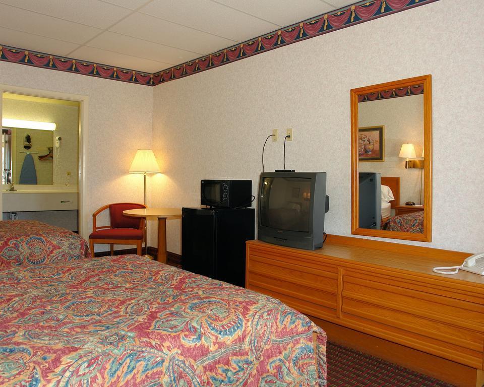Econo Lodge Wytheville I-77 & I-81 Екстериор снимка