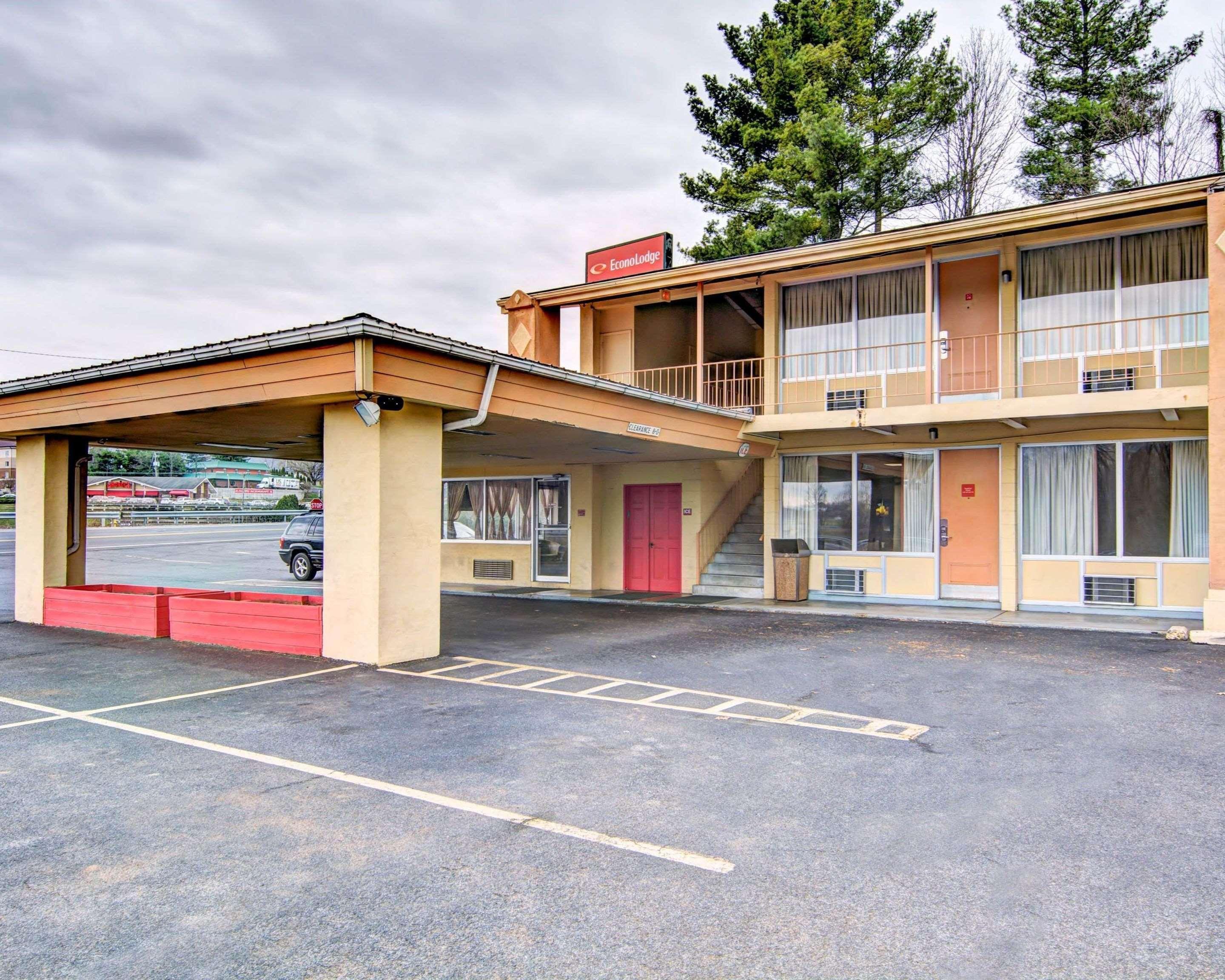 Econo Lodge Wytheville I-77 & I-81 Екстериор снимка