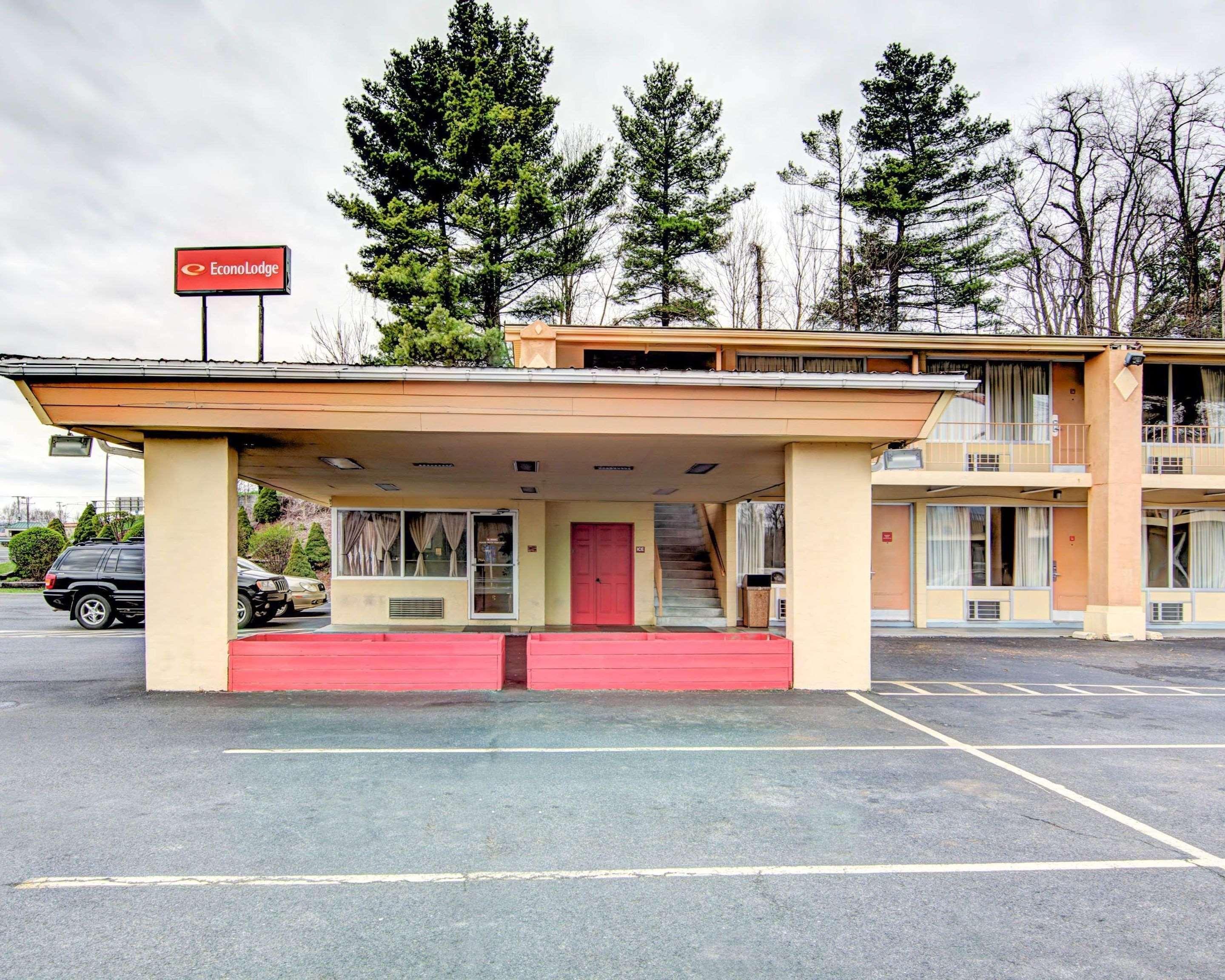 Econo Lodge Wytheville I-77 & I-81 Екстериор снимка