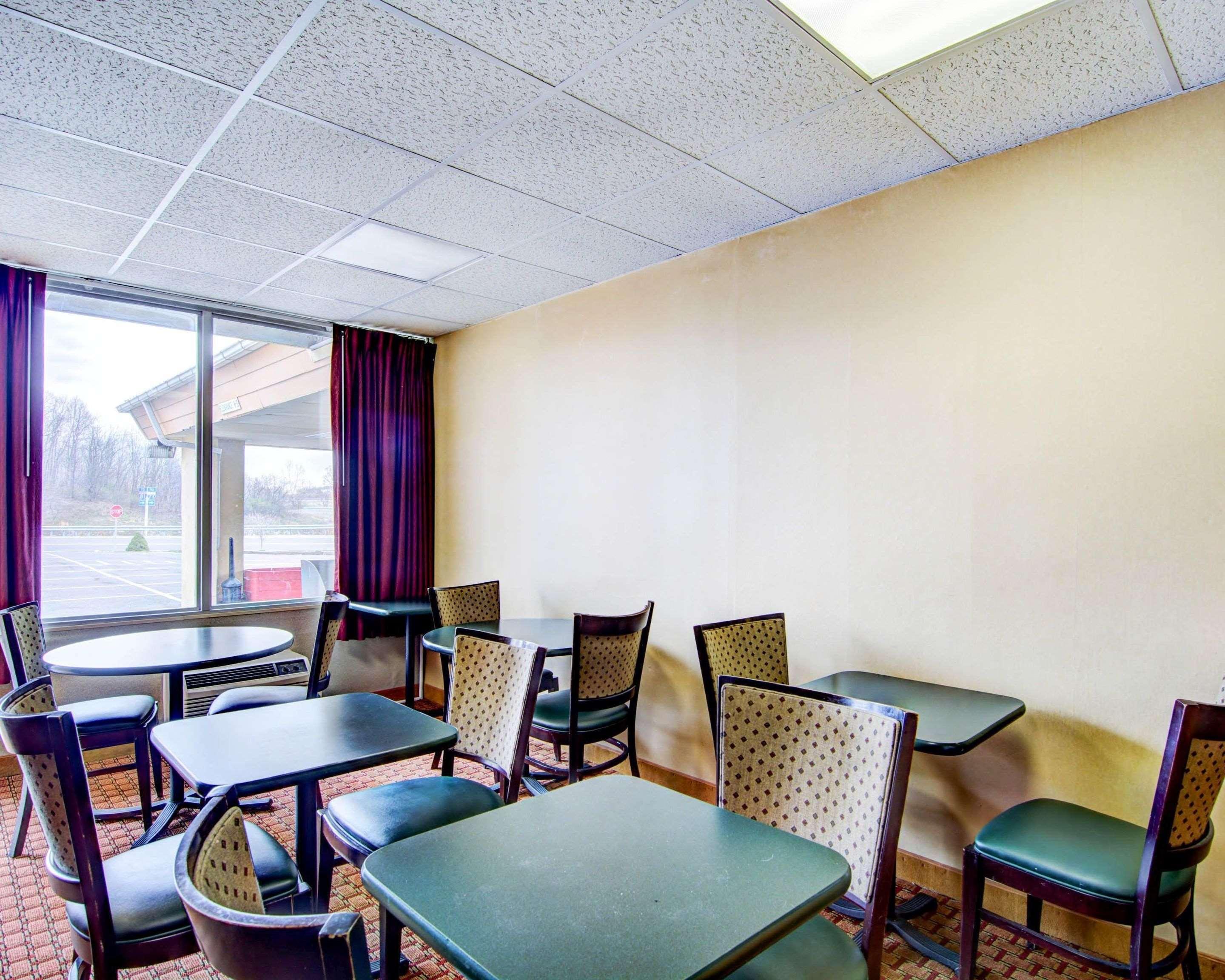 Econo Lodge Wytheville I-77 & I-81 Екстериор снимка