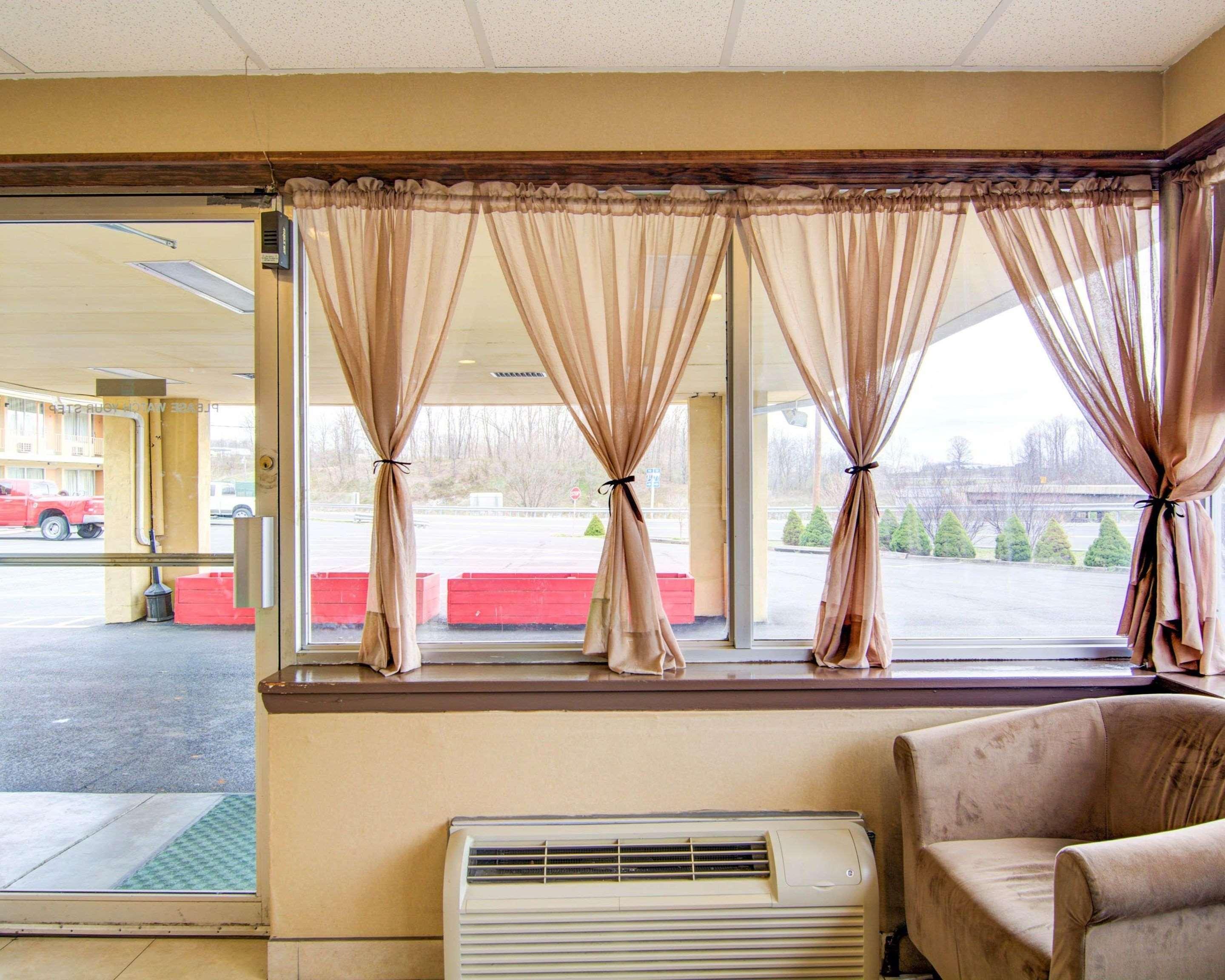 Econo Lodge Wytheville I-77 & I-81 Екстериор снимка
