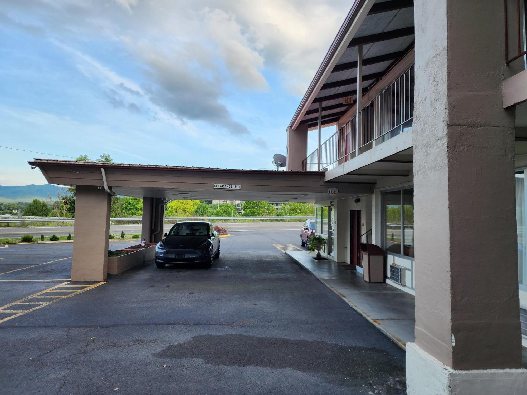 Econo Lodge Wytheville I-77 & I-81 Екстериор снимка