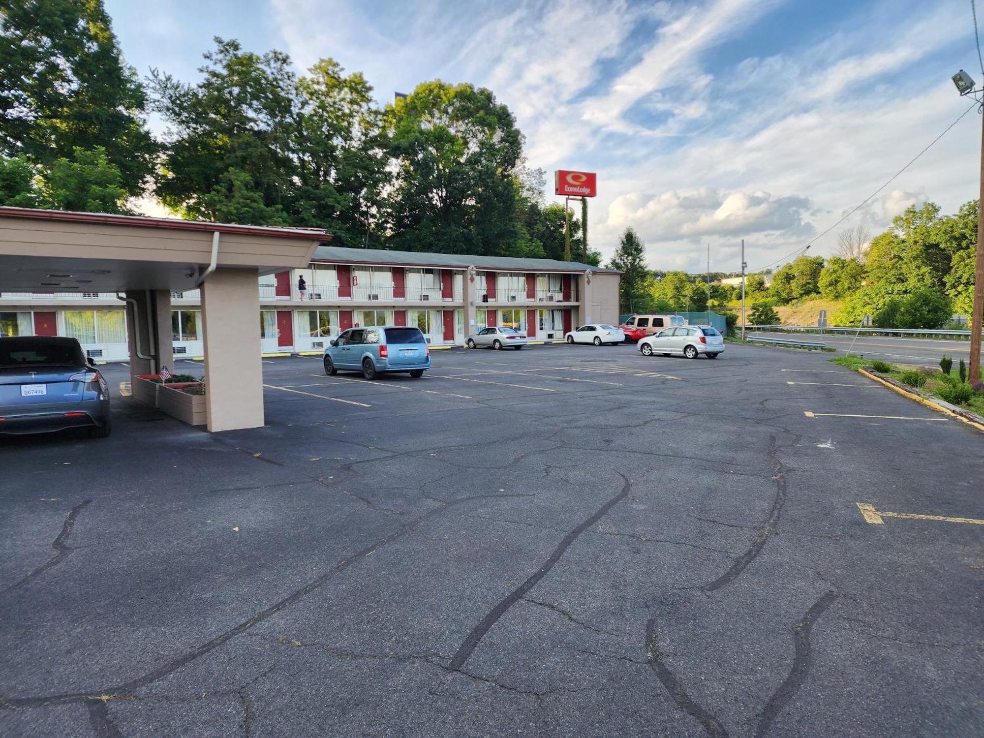 Econo Lodge Wytheville I-77 & I-81 Екстериор снимка