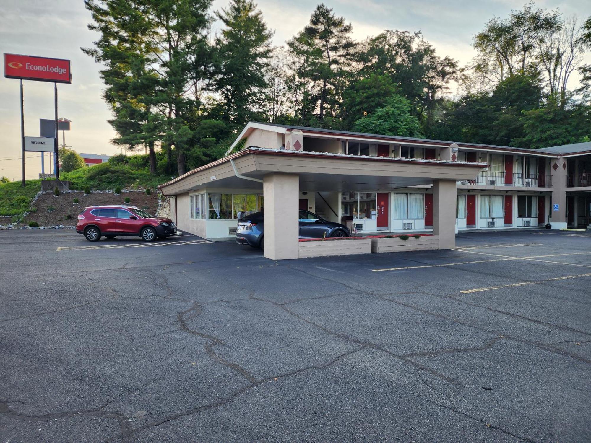 Econo Lodge Wytheville I-77 & I-81 Екстериор снимка