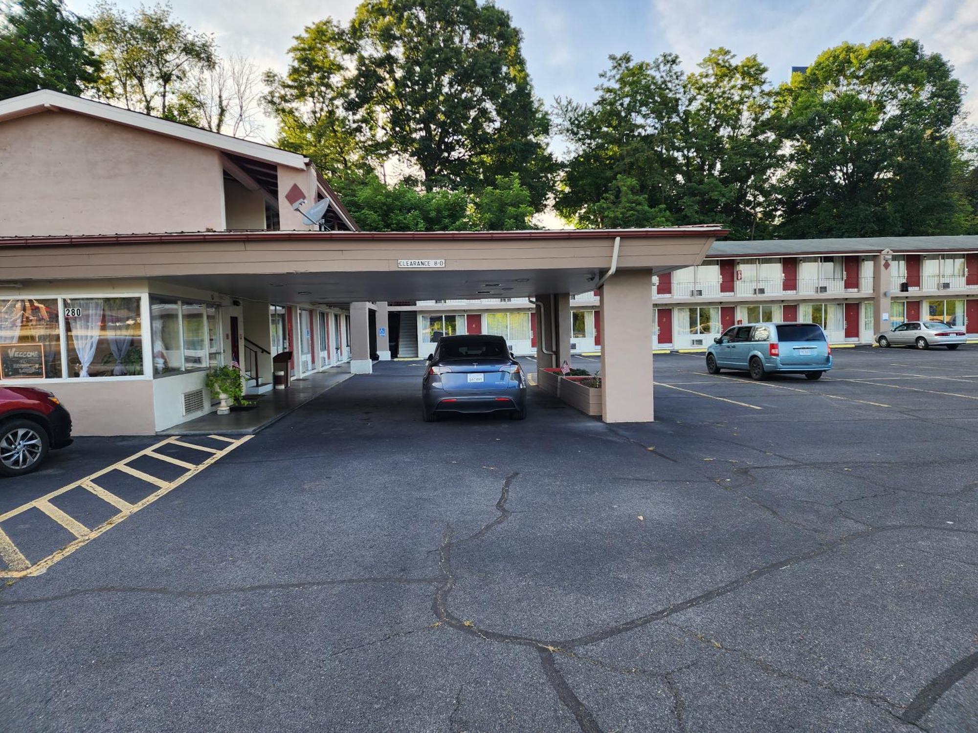 Econo Lodge Wytheville I-77 & I-81 Екстериор снимка