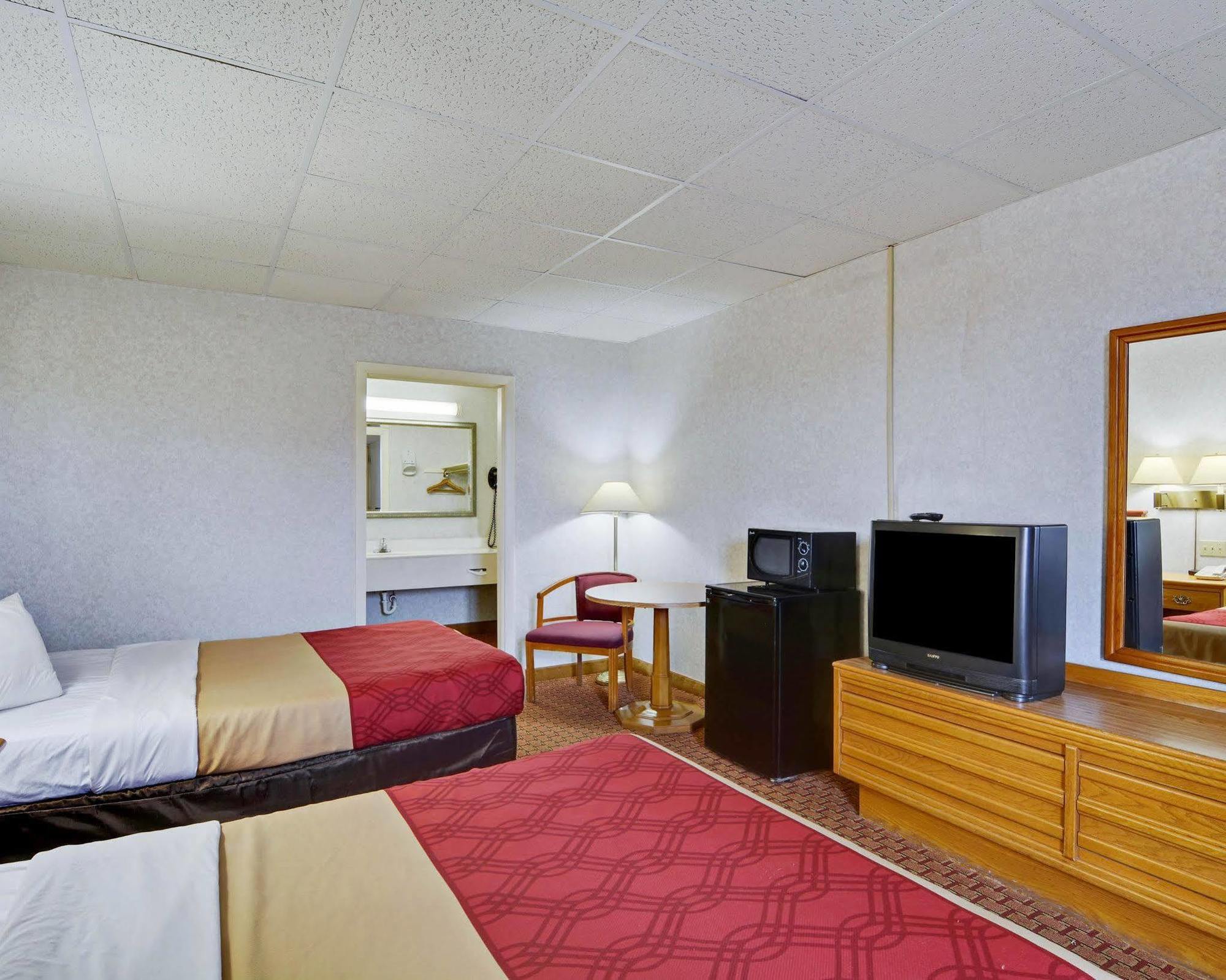 Econo Lodge Wytheville I-77 & I-81 Екстериор снимка