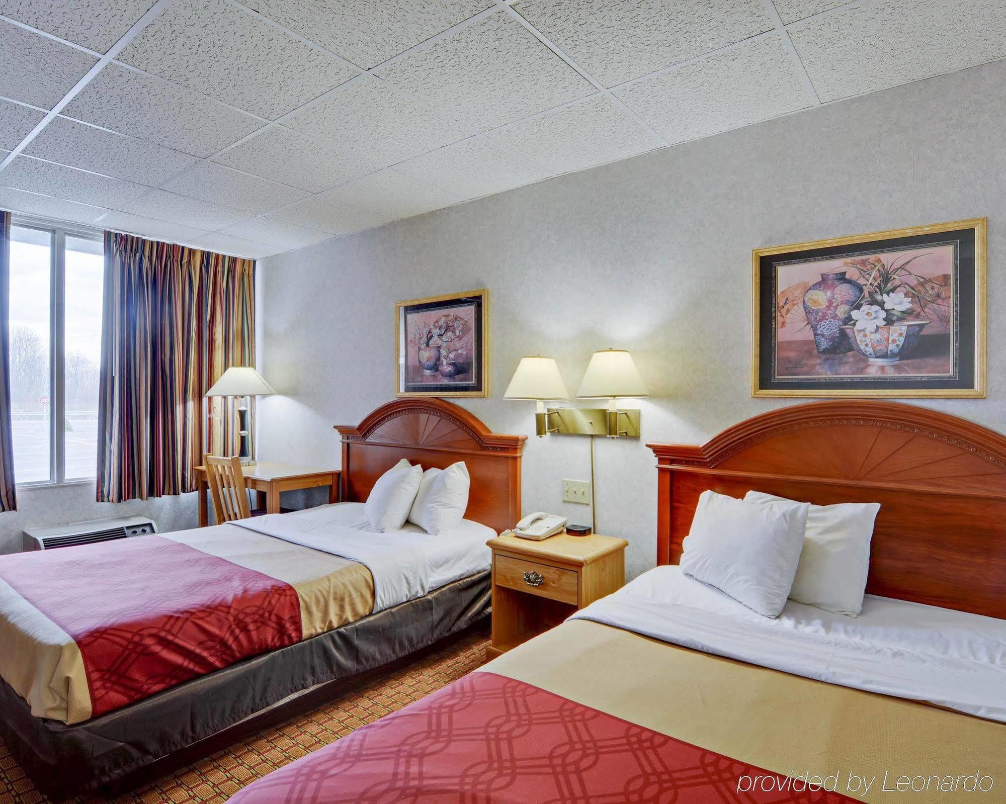 Econo Lodge Wytheville I-77 & I-81 Екстериор снимка